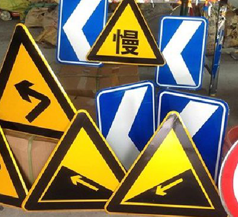 南丹标识标牌中颜色的确定是很重要的。