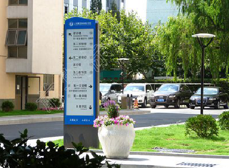 南丹哪些因素影响宣传栏的制作？